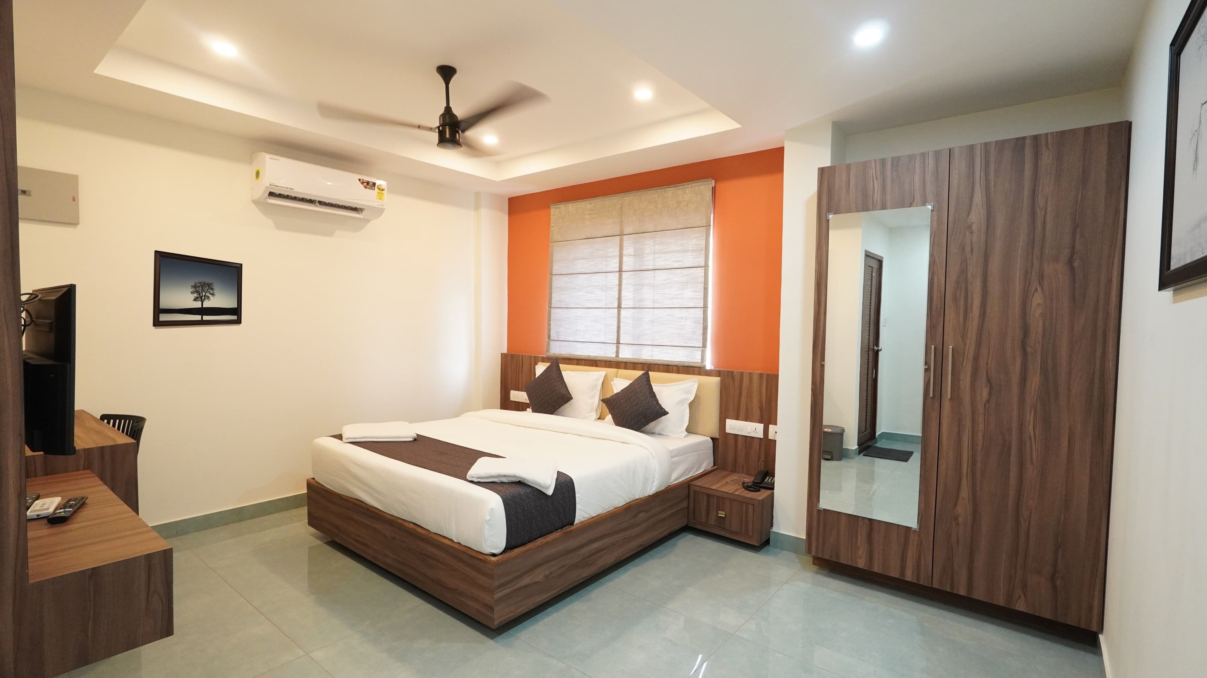 Classic Room | Laptop workspace, soundproofing, WiFi (free)