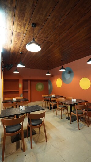 Restaurant - Hotel Hive Inn (Kozhikode)