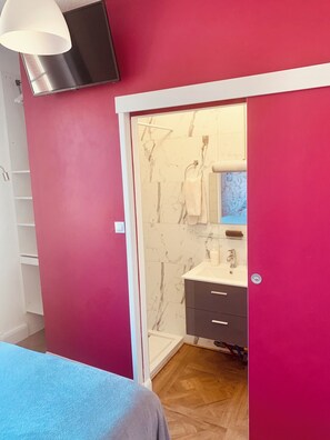 Basic Double Room | Individually decorated, laptop workspace, free WiFi - Hotel des Voyageurs (Rocamadour)