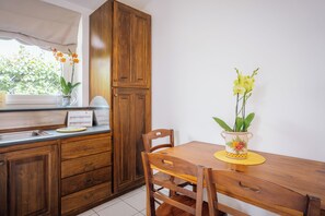 Dining - Independent apartment in historic center, nestled in Sorrento garden (Sorrento)