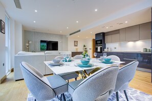 Dining - Paddington Apartment (London)