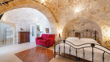 Vila família, 1 quarto, ao lado da montanha (Trullo del Bosco In Martina Franca) | 1 quarto, Wi-Fi de cortesia, roupa de cama