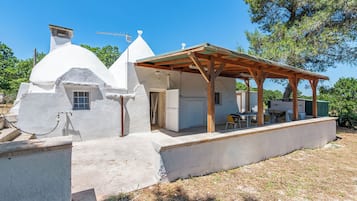 Familienvilla, Mehrere Schlafzimmer, Bergseite (Trullo del Bosco In Martina Franca) | Aussenbereich