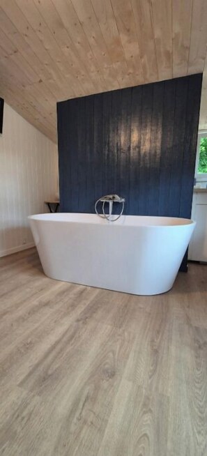 Jetted tub, hair dryer, towels, soap
