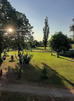 Property grounds - The AleXan balneotherapy chalet (Quinssaines)