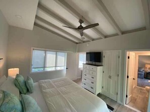 1 bedroom, WiFi - Ocean Dwelling 1BR w/PKG+WiFi+Balcony+Pool (Amagansett)