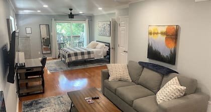 Travis Heights Oasis!