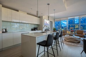 Fridge, microwave, oven, stovetop