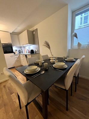 Dining - City Apartment am Fluss (Frankfurt am Main)