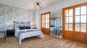 9 slaapkamers, een strijkplank/strijkijzer, wifi, beddengoed