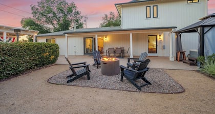 Modern Valley Oasis! Pet-friendly & Walkable to DT