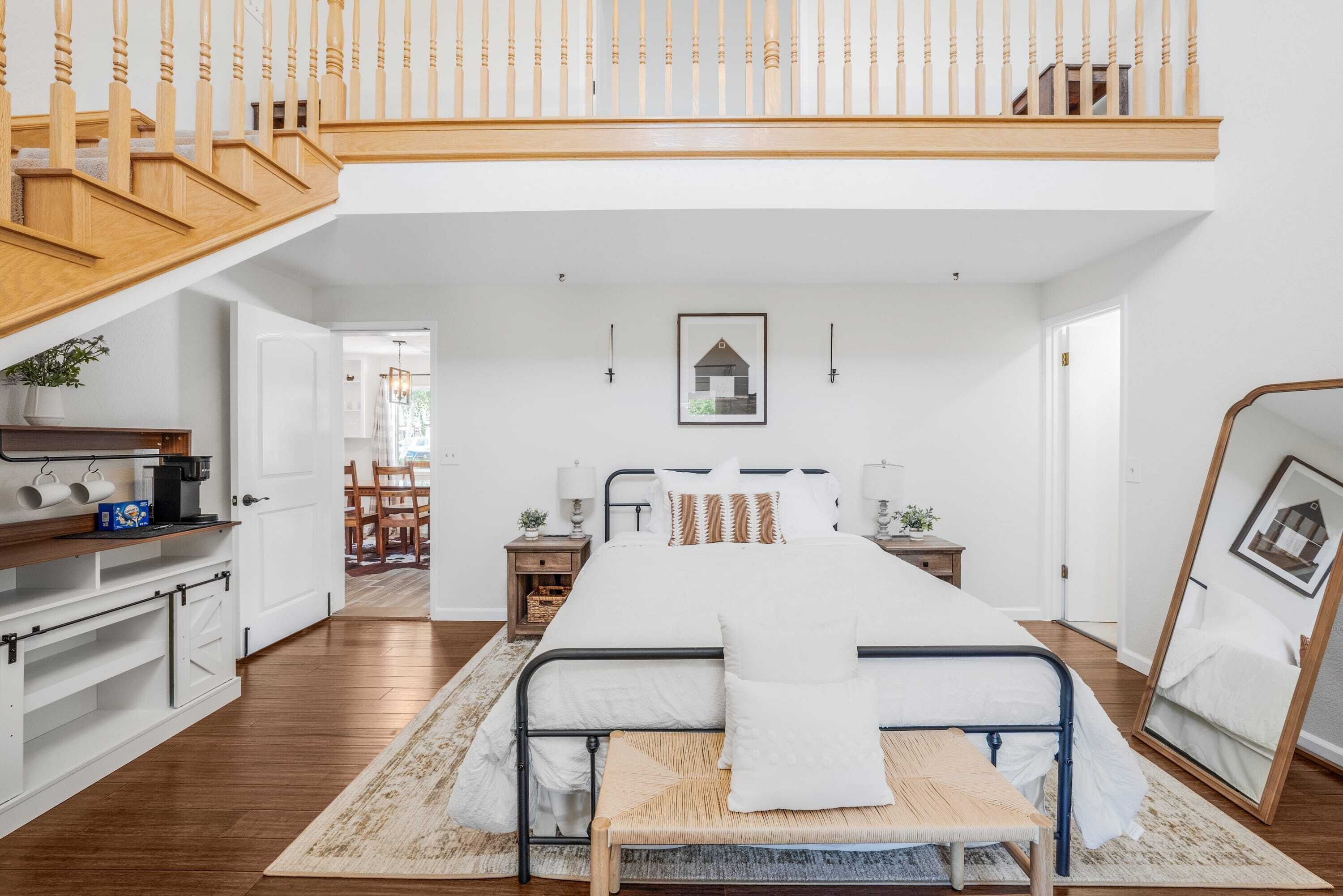 4 bedrooms, desk, iron/ironing board, WiFi