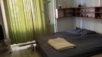 1 bedroom, iron/ironing board, WiFi, bed sheets