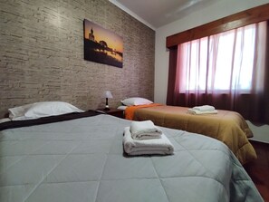 1 habitación, tabla de planchar con plancha, wifi y ropa de cama