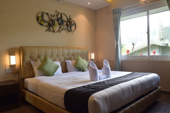 Deluxe Suite | Desk, free WiFi, bed sheets - Avadale Kodaikanal - Stags Not Allowed (Kodaikanal)