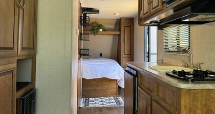 Cozy campground in peaceful Jensen Beach with AC, WiFi, fitness room