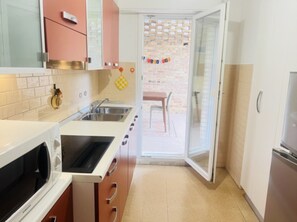 Refrigerador, microondas, parrilla de estufa y lavavajillas