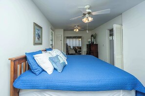 1 bedroom, iron/ironing board, WiFi, bed sheets - Charming Folly Beach Cottage with Dockside Views 🌅 (Folly Beach)