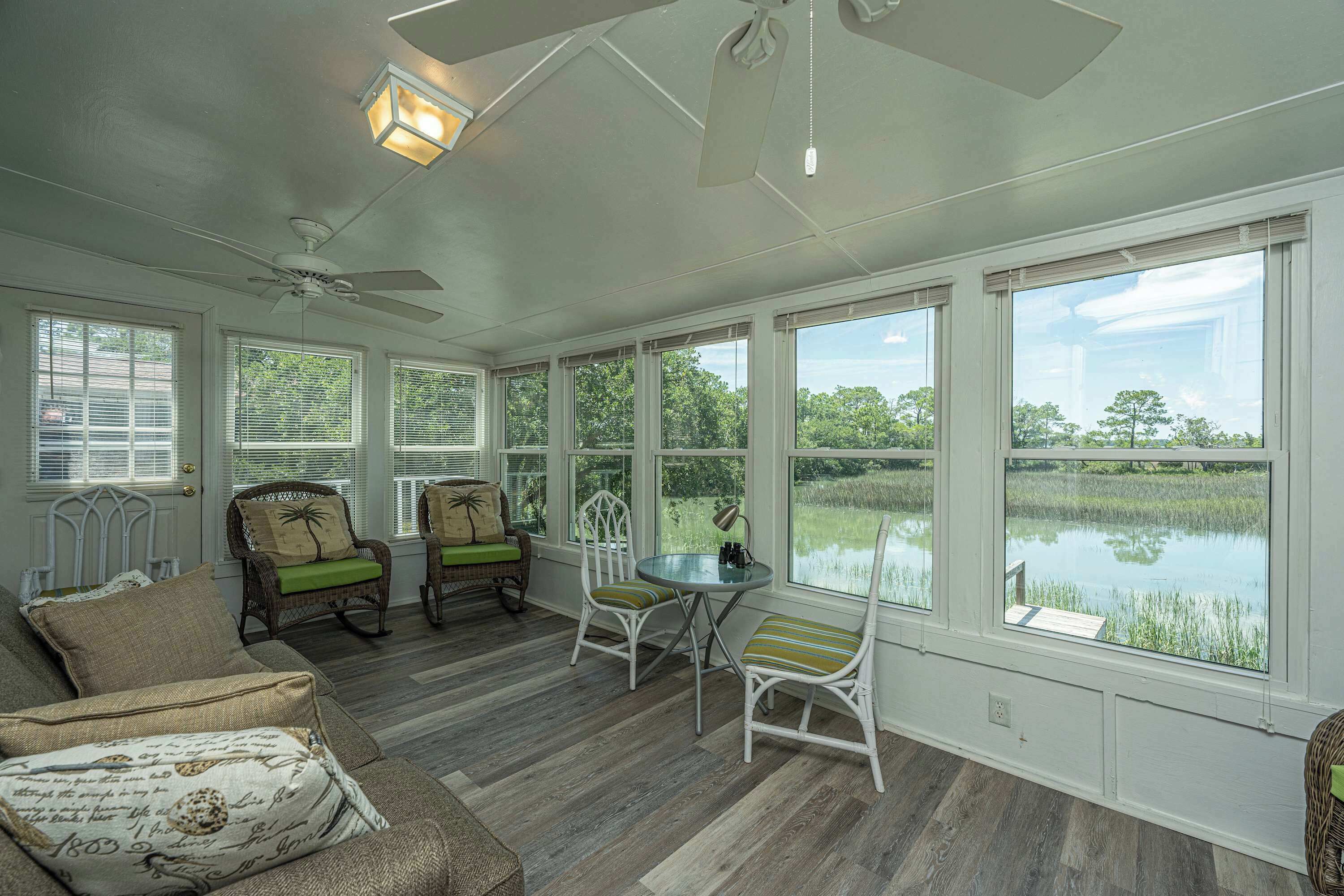 Charming Folly Beach Cottage With Dockside Views - Folly Beach, SC