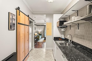 Kühlschrank, Mikrowelle, Ofen, Geschirrspüler