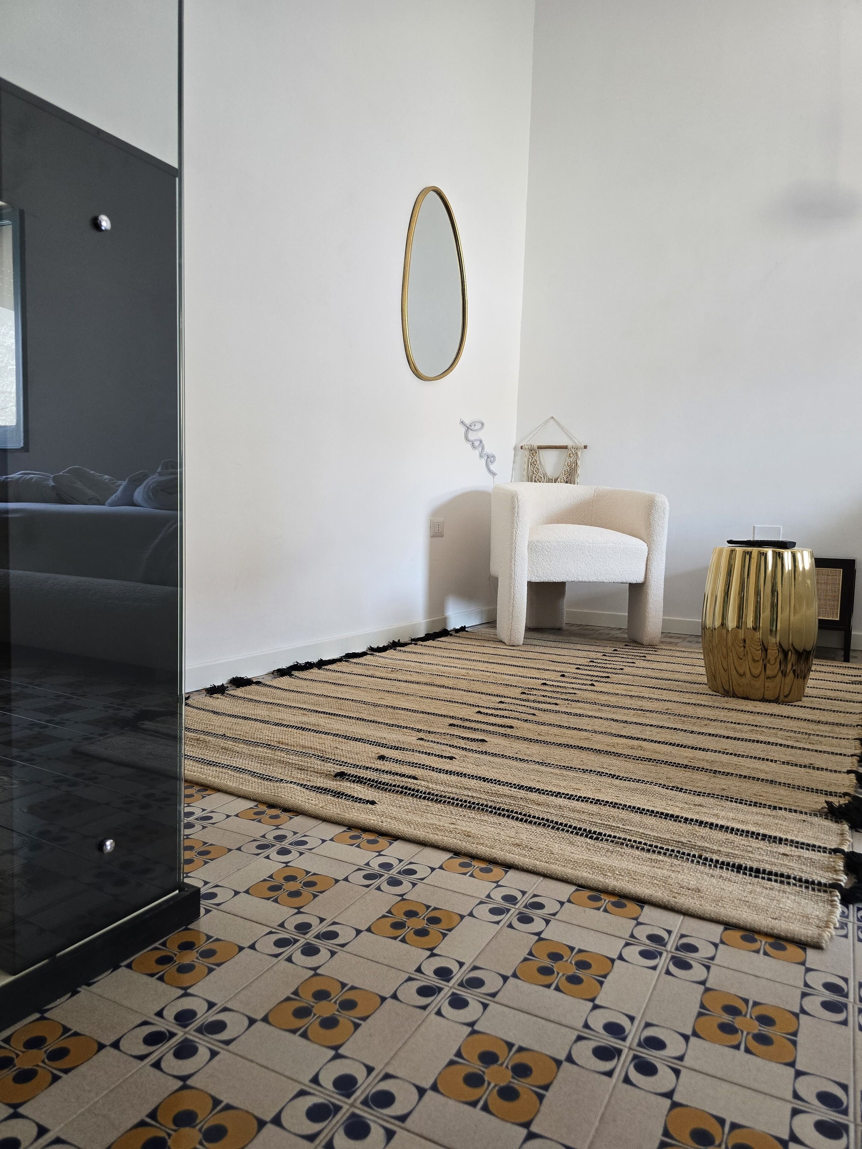 Habitación doble de lujo | Área de sala de estar | Televisión 