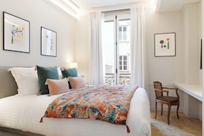3 bedrooms, iron/ironing board, travel cot, WiFi - A Splendide 3-BR/3BA close to Le Bon Marché (Paris)