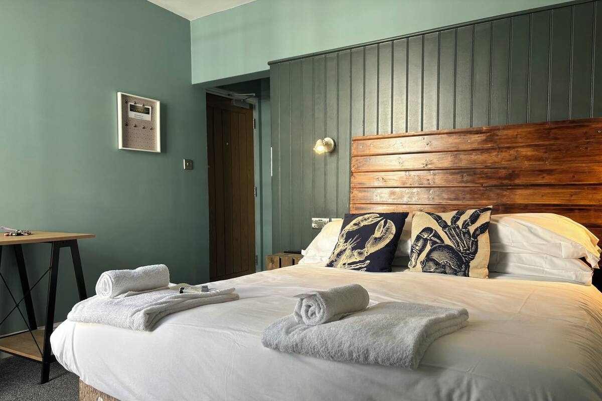 Double Room, Ensuite | 1 bedroom, desk, free WiFi