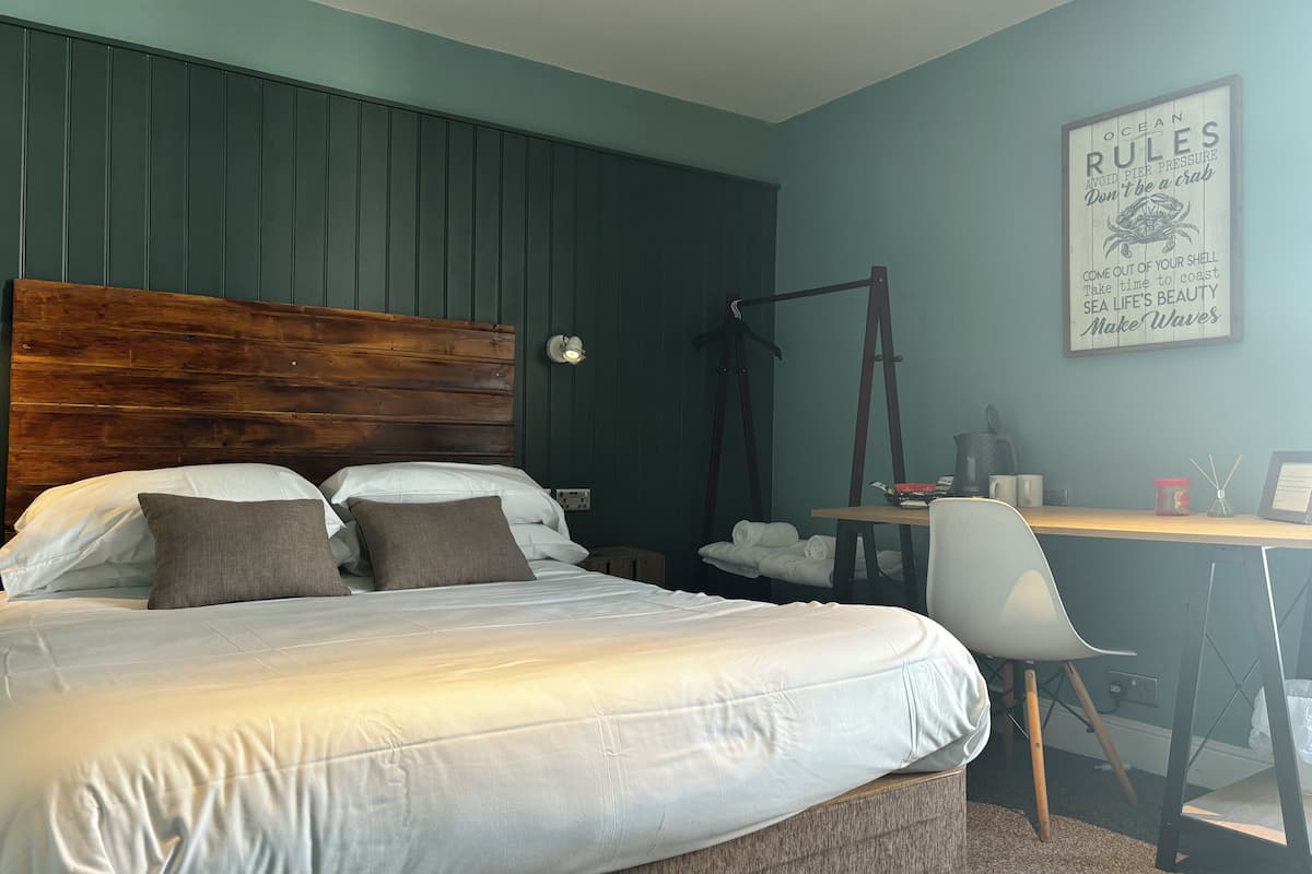 Deluxe Double Room | 1 bedroom, desk, free WiFi