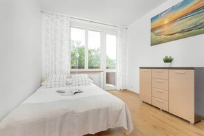 2 dormitorios, tabla de planchar con plancha, wifi y ropa de cama