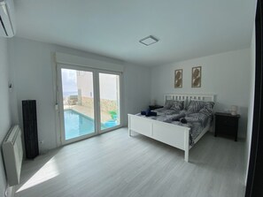 4 Schlafzimmer, Schreibtisch, BĂŒgeleisen/BĂŒgelbrett, Reisekinderbett