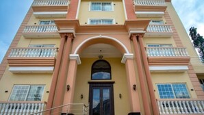 A multi-story hotel with a prominent entrance featuring a large archway and a balcony with white balustrades. - Avari Xpress Skardu (Skardu)