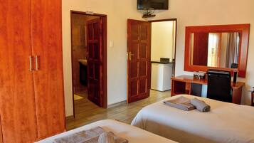 Family Double or Twin Room | Desk, bed sheets