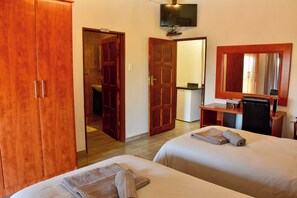 Family Double or Twin Room | Desk, bed sheets