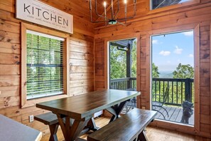 Dining - New! Peaceful 2BR w/MTN Views*Hot Tub*Arcade Games (Sevierville)
