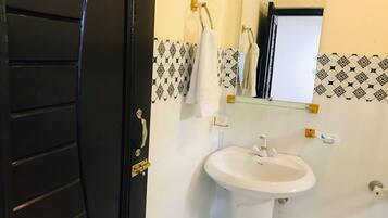 Quarto triplo luxo | Banheiro