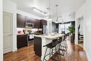 Fridge, microwave, oven, stovetop - Lux 1B w Pool Near Toyota HQ, The Star, Legacy Wes (Frisco)