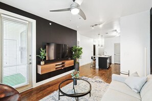 TV, table tennis - Lux 1B w Pool Near Toyota HQ, The Star, Legacy Wes (Frisco)