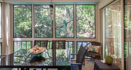 Great 2 Bedroom Spinnaker w/ Golf/Lagoon Views! Amenity Cards! Screen Porch!
