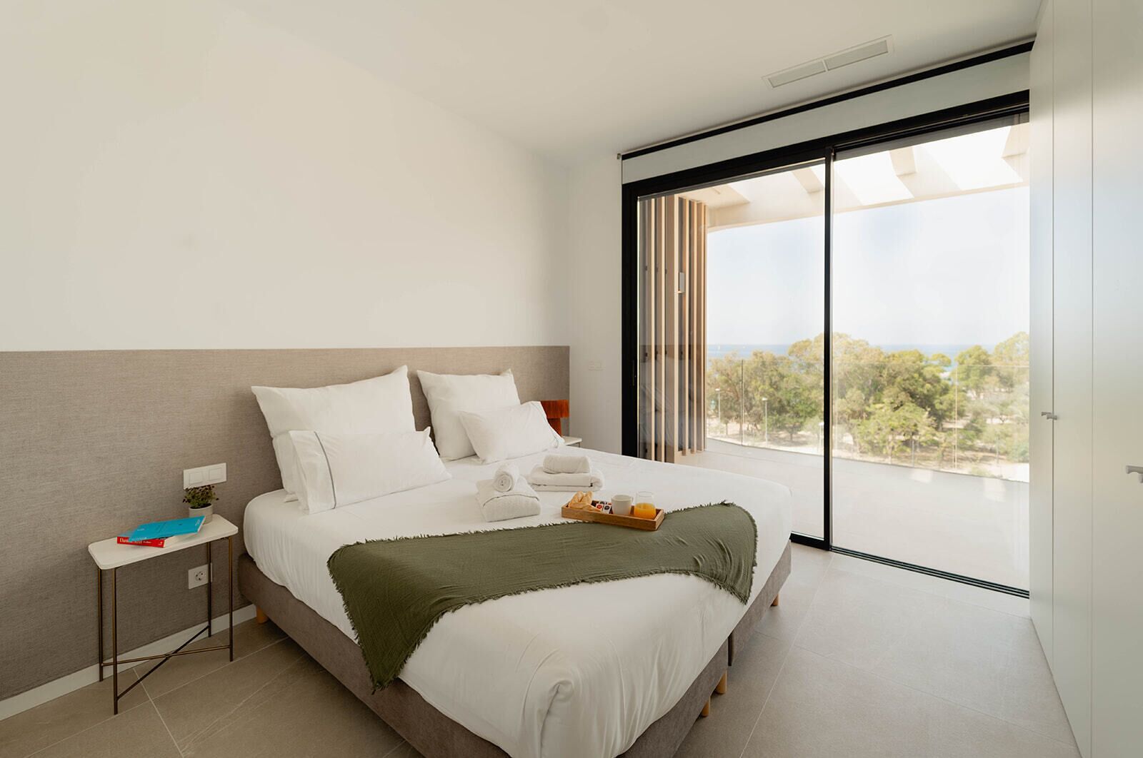 Leilighet, 3 soverom, terrasse, havutsikt | Individuelt dekorert, individuelt innredet og lydisolert
