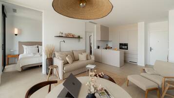 Leilighet, 1 soverom, terrasse, sjøutsikt | Oppholdsområde | Smart-TV