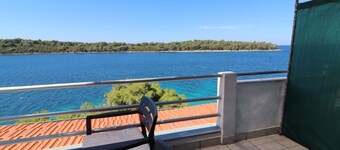 Apartments Karbuni By The Sea