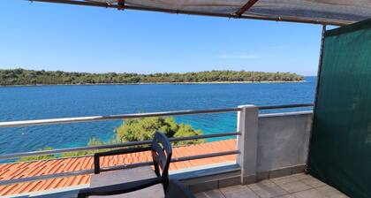 Apartments Karbuni By The Sea