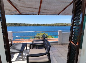 Terrace/patio - Apartments Karbuni By The Sea (Blato)