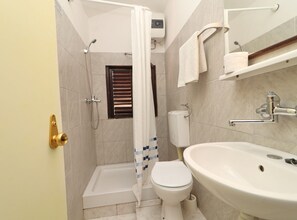 Apartment (Apartments Karbuni By The Sea - One B) | Bathroom | Shower, towels - Apartments Karbuni By The Sea (Blato)