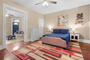 1 bedroom, desk, WiFi, bed sheets