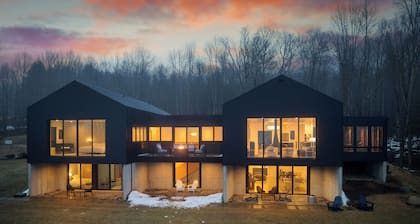 Wander Stowe Hollow sleeps 10, w/Workstations, 5 Bedrooms