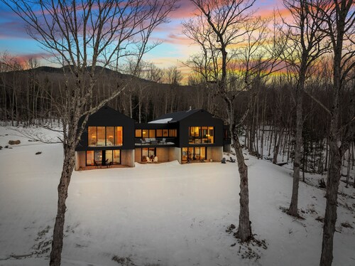 Stowe Hollow \ Mountain Views, Fire Pit & BBQ