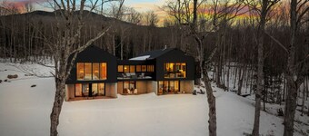 Stowe Hollow \ Mountain Views, Fire Pit & BBQ