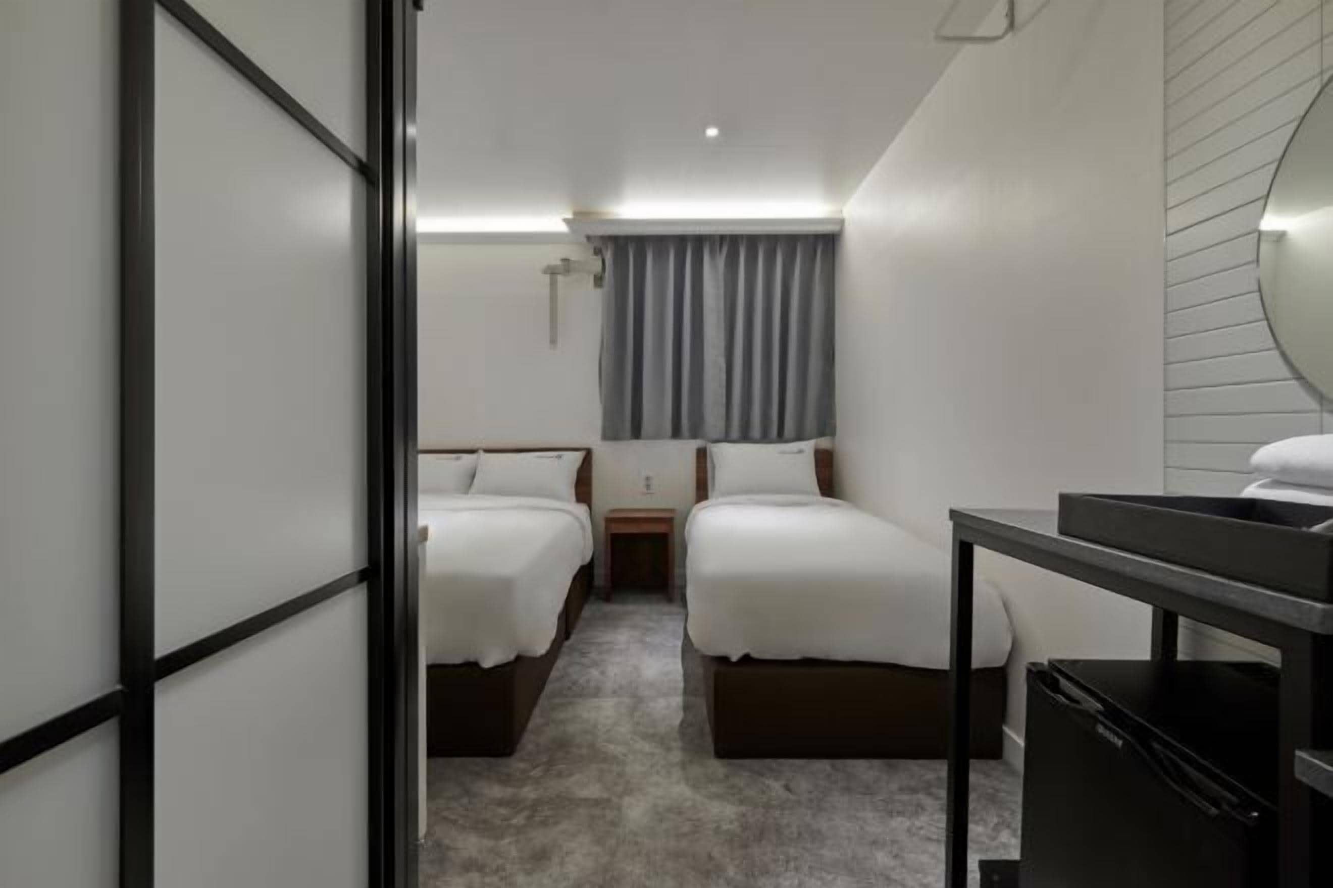 Sengetøy av topp kvalitet, memory foam-senger og skrivebord