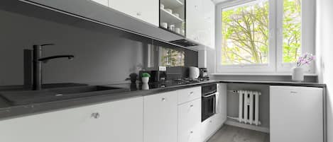 Appartement Deluxe | Cuisine privée | Réfrigérateur, plaque de cuisson, bouilloire électrique, grille-pain